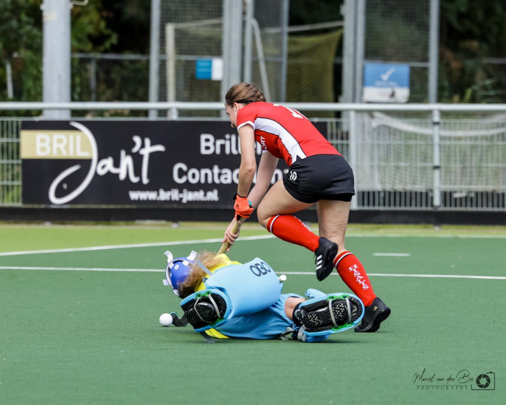 D1 verliest nipt van koploper Nieuws afbeelding